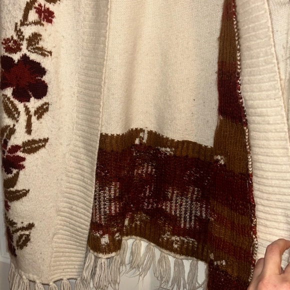 Shyanne Cream Cardigan with Floral Accents - Picture 3 of 6